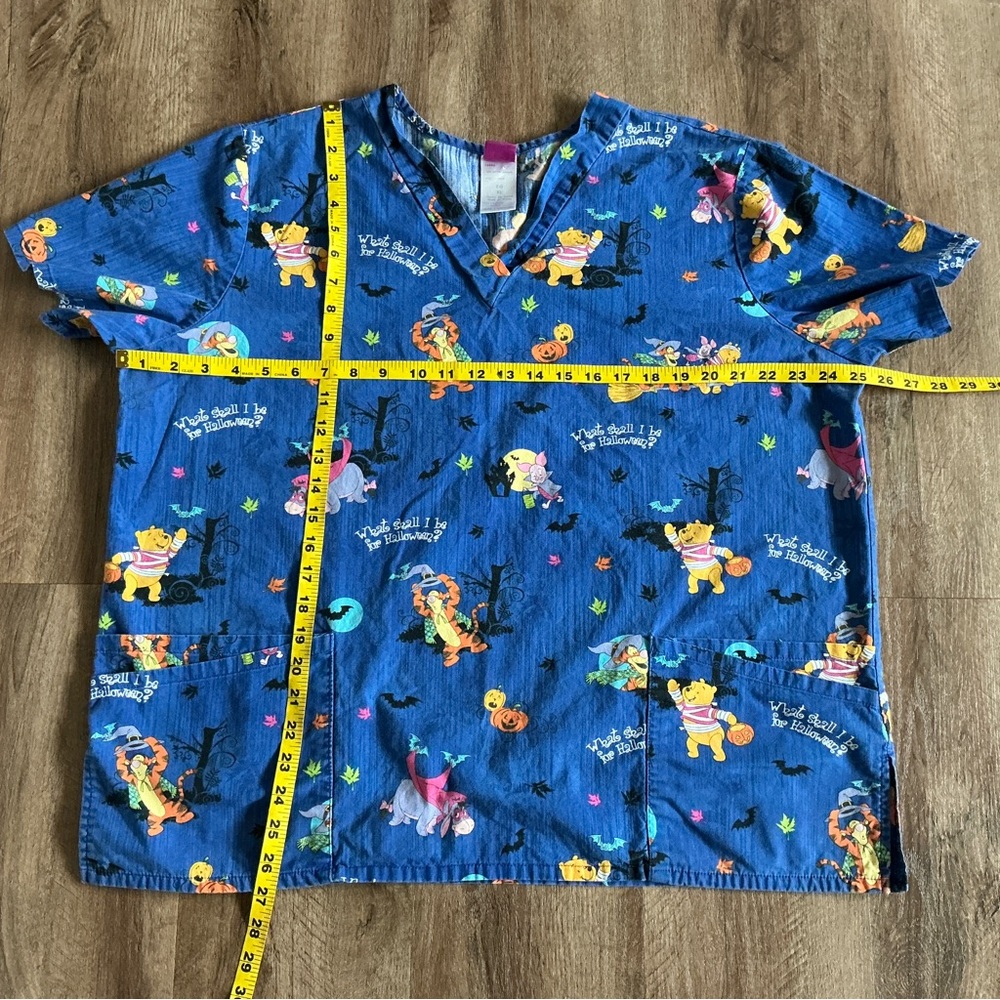 Halloween Scrub Top Lot Size XL Pooh Snoopy Peanuts Great Pumpkin Disney Unisex - Picture 14 of 16